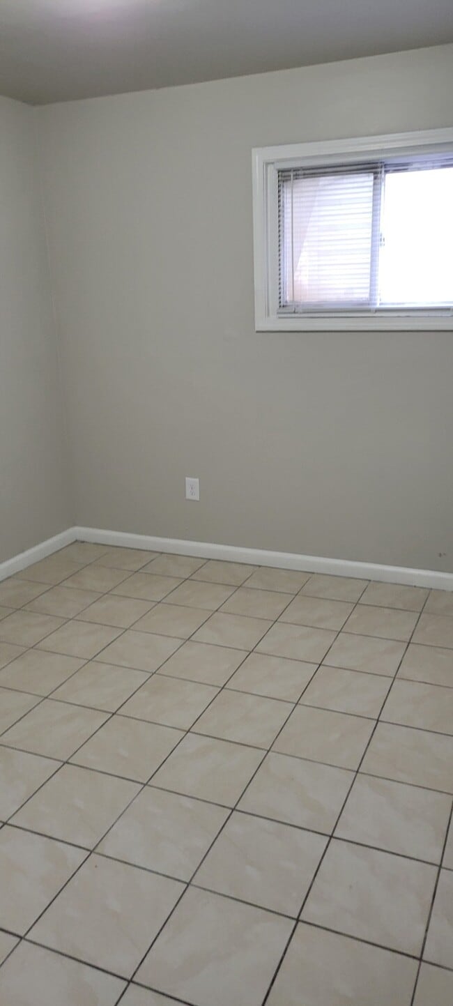 Building Photo - 1043 Mount St