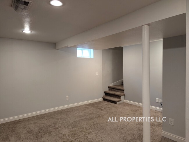 Building Photo - 3511 Newport St