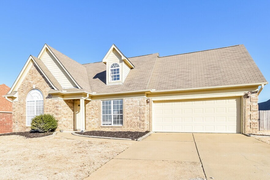 Building Photo - 2670 Pinnacle Dr