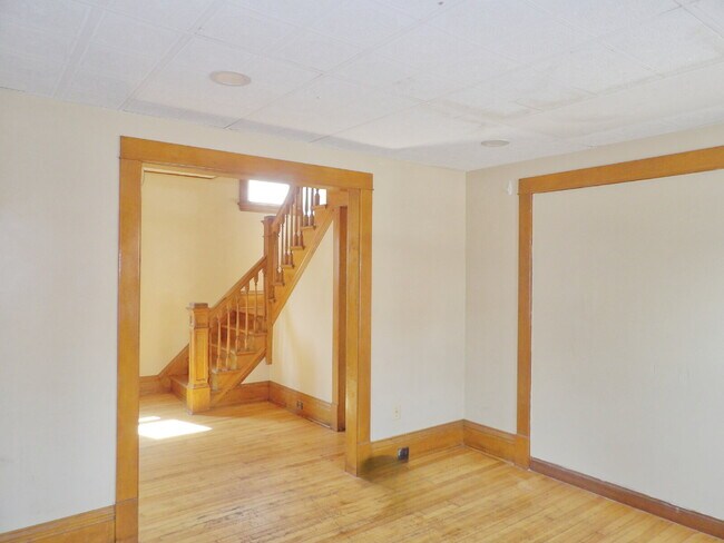 Building Photo - 3 Bedrooms | 2 Bathrooms Near UofM