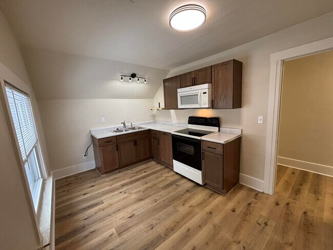 Building Photo - 428 Ideal St