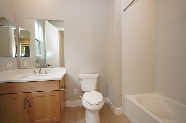 Building Photo - New Construction End Unit Luxury Townhome in Central Sunnyvale Location!