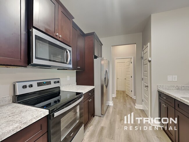 Building Photo - 517 Knollwood