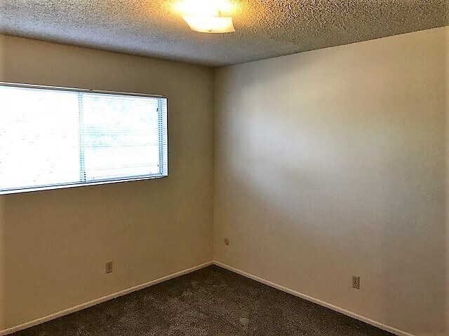 Building Photo - 2 Bedroom Townhouse with Fenced Yard by Harloe Elementary School