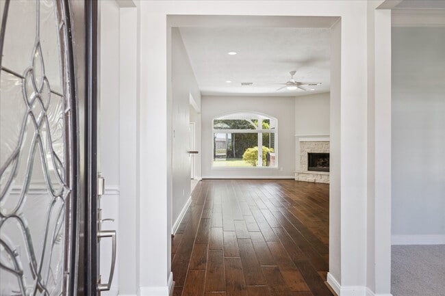 Building Photo - 12015 Wynmar Ln