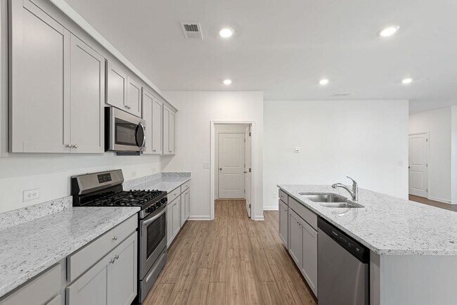 Building Photo - Victoria Heights - 5 bedroom -For Rent $2350