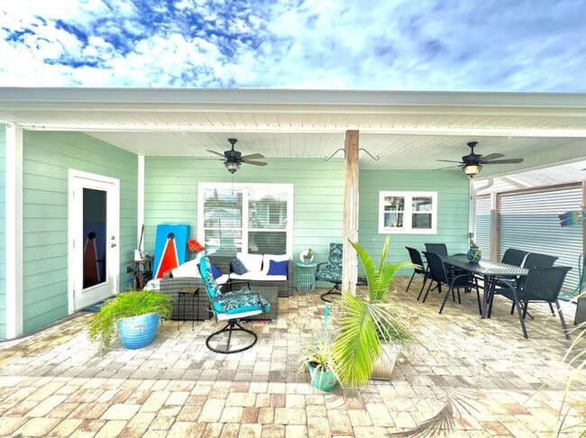 Building Photo - 5402 Pinetree Ave