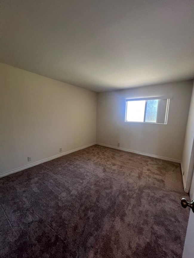Building Photo - 3 Bedroom 2 Bath Condo in Beautiful La mes...