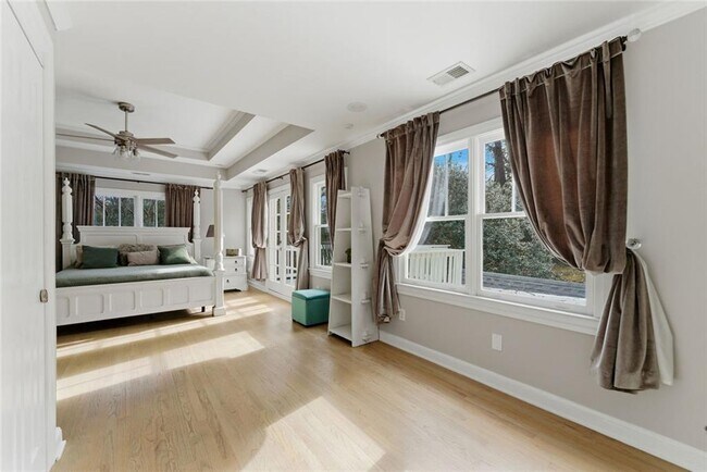 Building Photo - 302 Hascall Rd NW