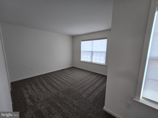 Building Photo - 633 Kincaid Ave