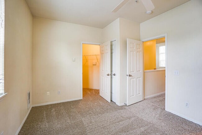 Building Photo - BEAUTIFUL CONDO ON THE COLUMBIA RIVER