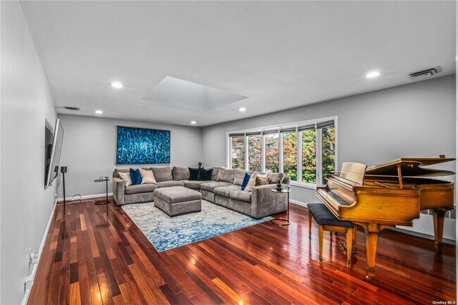 Building Photo - 11 Melby Ln