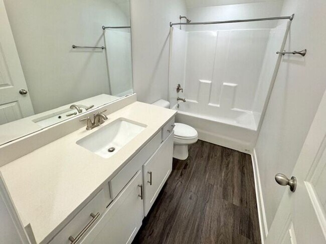 Building Photo - Now Leasing a 4-Bedroom 2.5 Bath Home In O...