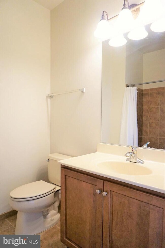 Building Photo - 43840 Hickory Corner Terrace