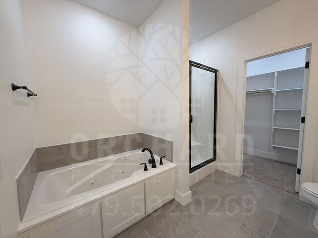 Building Photo - Bella Vista Single-Family Home- 2 Bed/ 2 B...