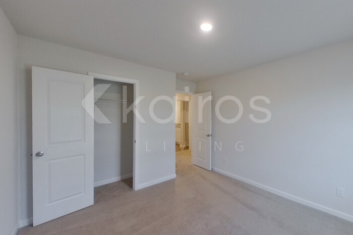 Building Photo - 3440 Bridgewood Dr