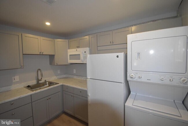 Building Photo - 3931 Dominion Dr