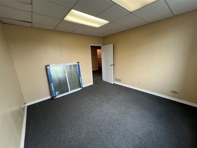 Building Photo - 130 W Main St