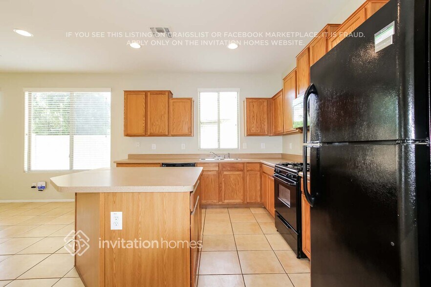 Building Photo - 10241 W Cordes Rd