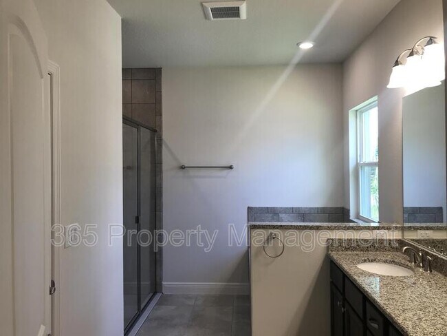 Building Photo - 3044 S Haberland Blvd