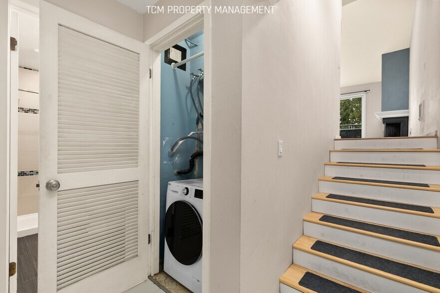 Building Photo - 2939 76th Ave SE