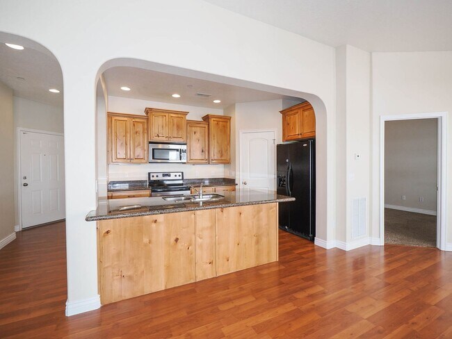 Building Photo - Beautiful Daybreak Condo