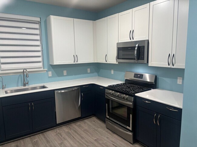 Building Photo - 708 Alban Aly