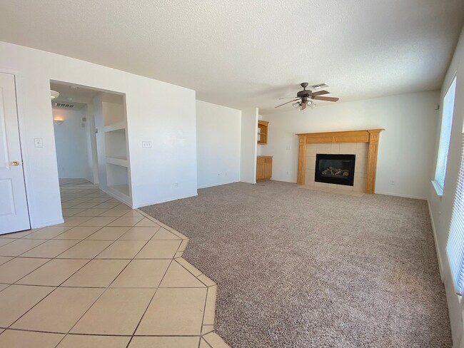 Building Photo - East El Paso 5Bed/3Bath Refrig A/C!