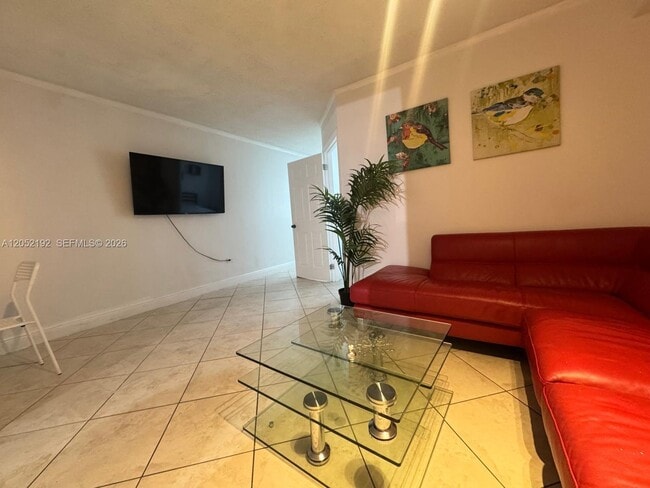 Building Photo - 825 Brickell Bay Dr