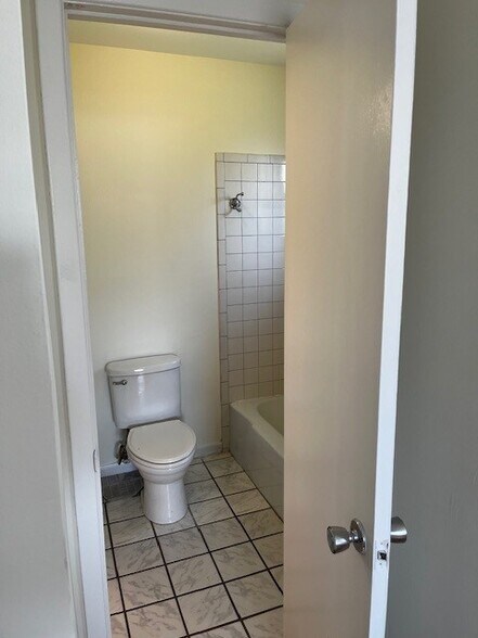 Upstairs bath - 10912 Dineen Dr