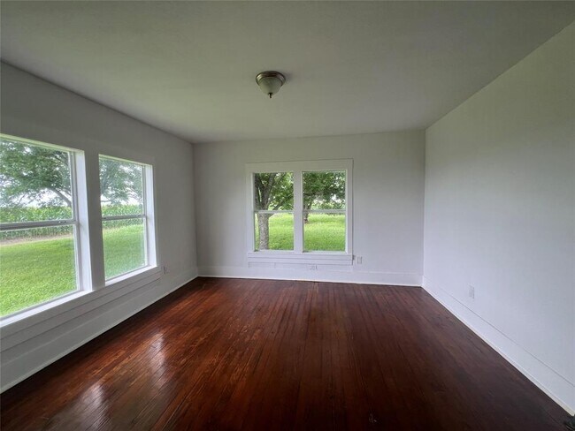 Building Photo - 149 Private Rd 9400