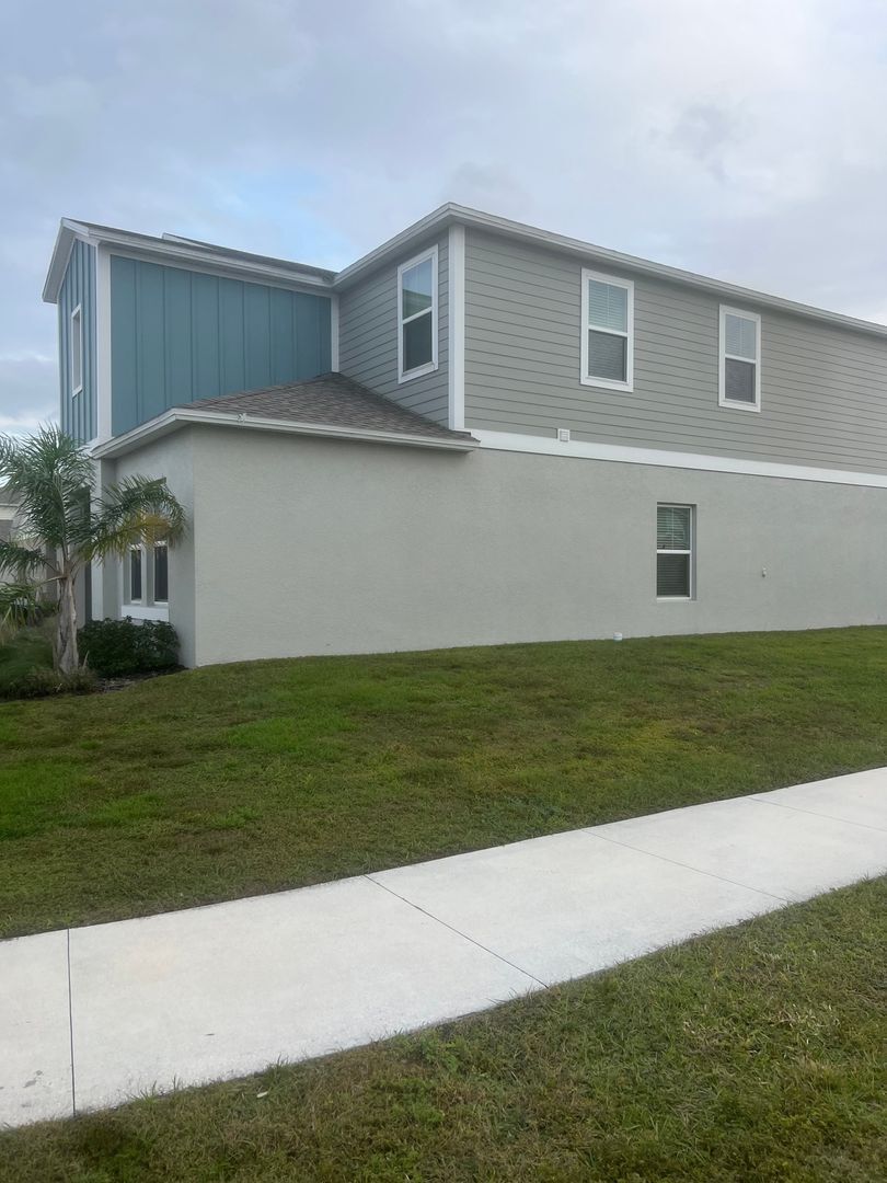 Building Photo - 1443 Axel Cir