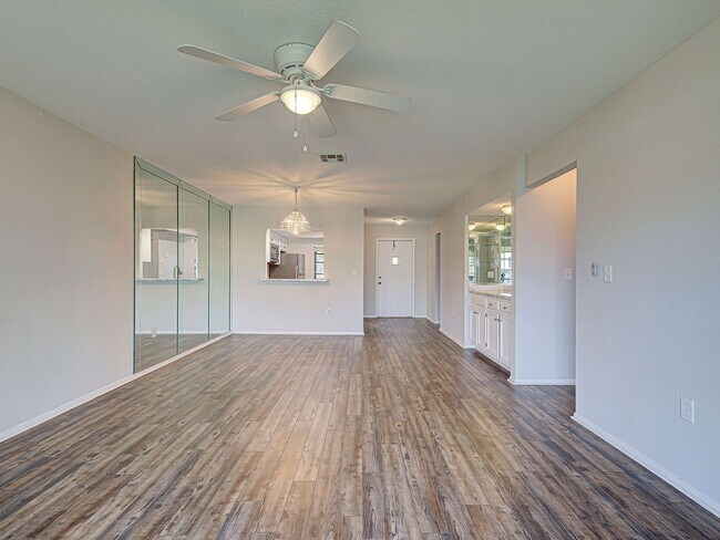 Building Photo - 2BD/2BA Mission Lakes Condo