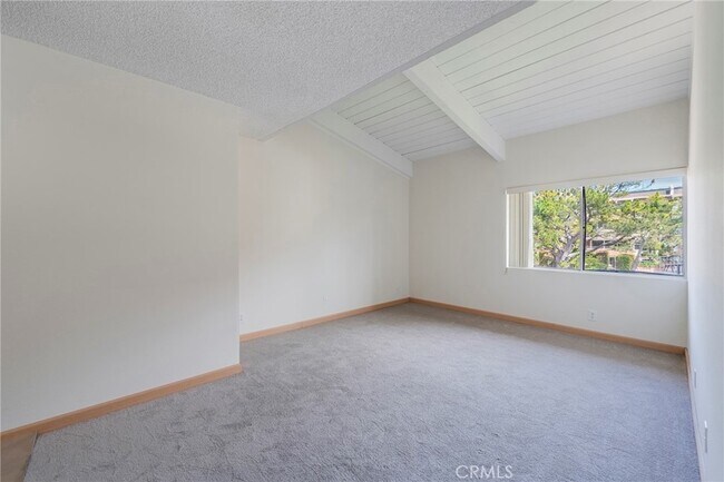 Building Photo - 6542 Ocean Crest Dr