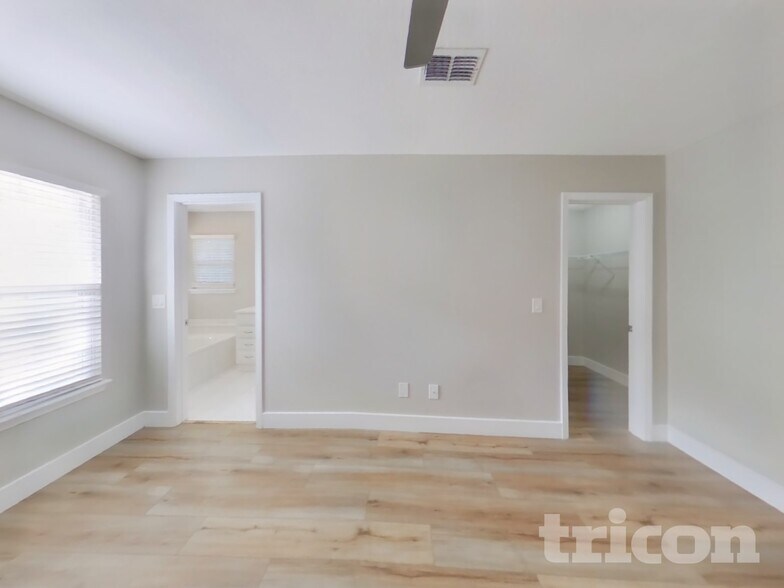 Building Photo - 84092 St James Ct