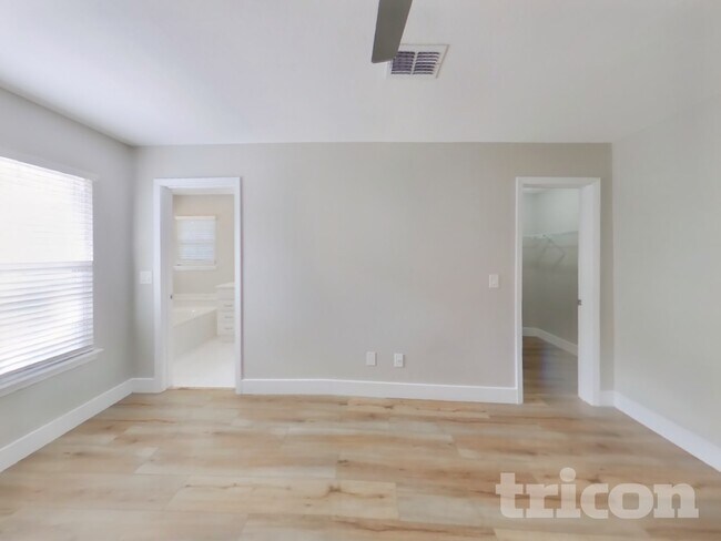 Building Photo - 84092 St James Ct