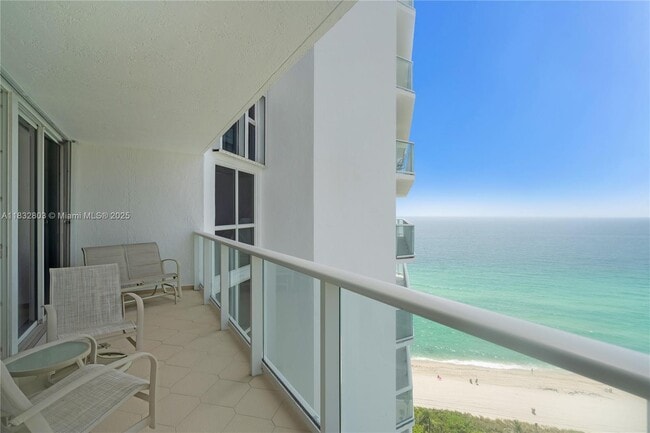 Building Photo - 16485 Collins Ave