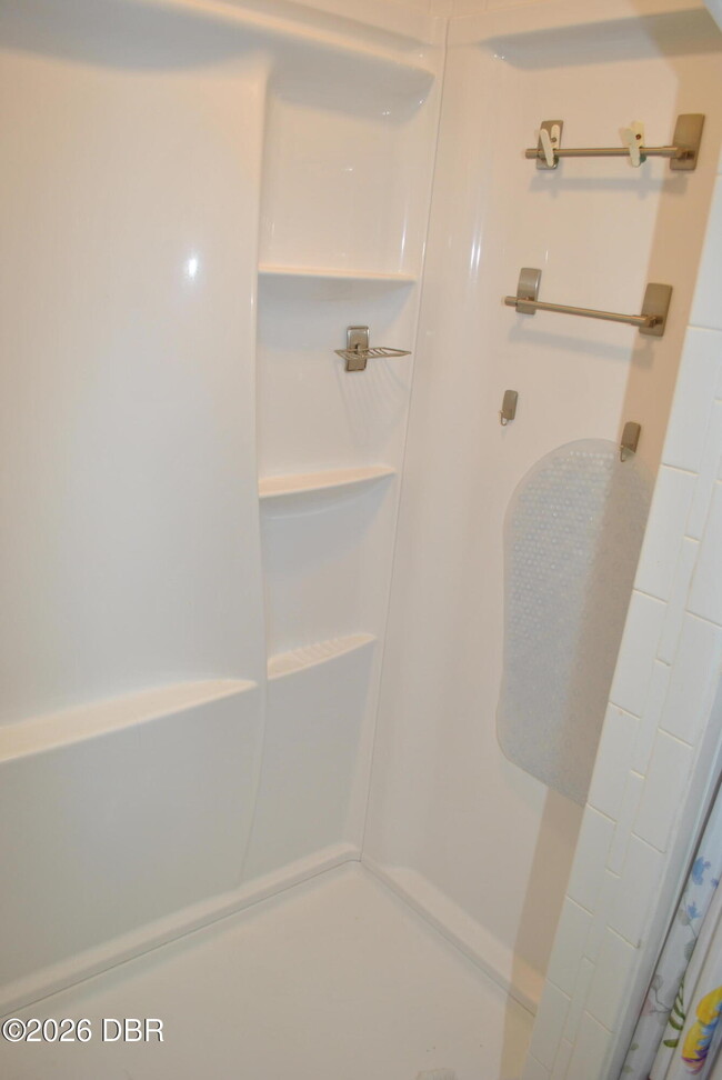 Building Photo - 5590 Lancewood Cir S