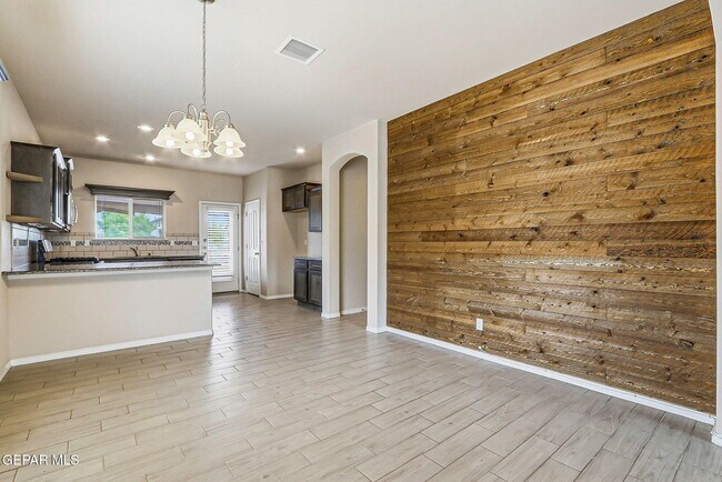 Building Photo - 7533 Red Cedar Dr