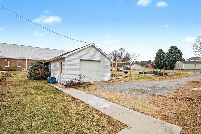 Building Photo - House For Rent