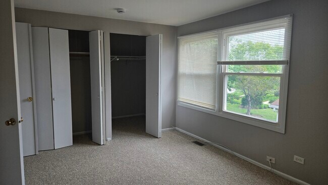 Building Photo - 1688 Queensbury Cir