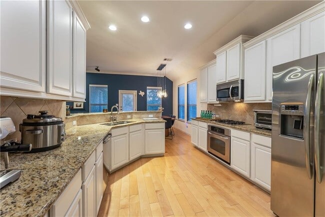 Building Photo - 2808 Canyon Valley Run