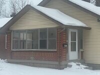 Building Photo - South Broad Ripple 2 Bed with Garage