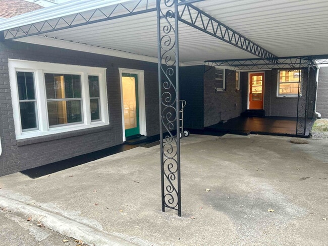 Building Photo - 2948 McGavock Pk