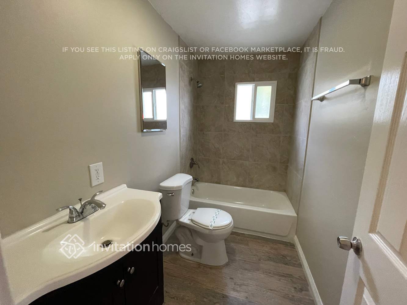 Building Photo - 3924 W 104th St