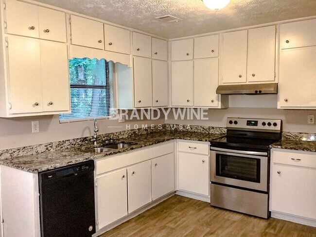 Building Photo - MOVE IN BY JULY 28TH AND HALF  OFF AUG RENT