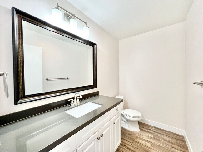 Building Photo - 4455 Vision Dr