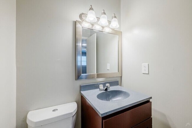 Building Photo - Premium 2 Bedroom Living in the Heart of Northlake