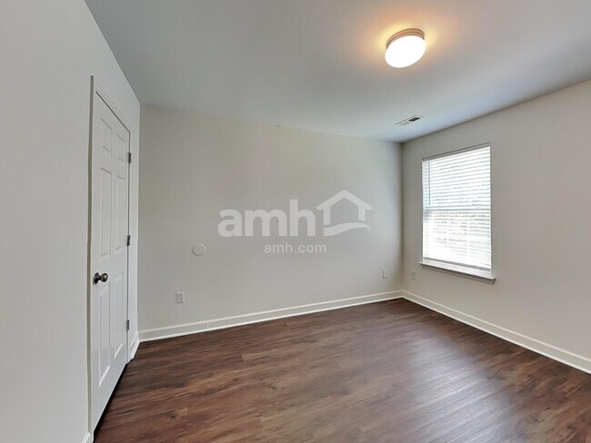 Building Photo - 233 Worcester Ln