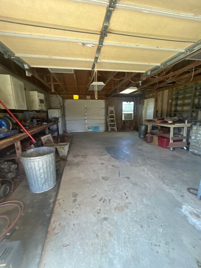 Building Photo - 3 bedroom/2 bath rental home on Ashmore Barden Rd - Lincolnton, GA - $1800/month - price includes...